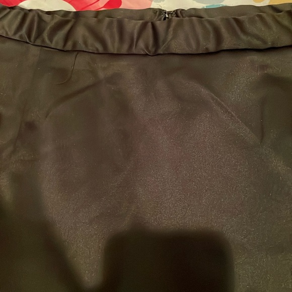 JS Collections Satin skirt - Picture 1 of 4